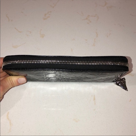 Givenchy NEW wallet black patent leather shark tooth zip continental wallet NWOT - Picture 16 of 17